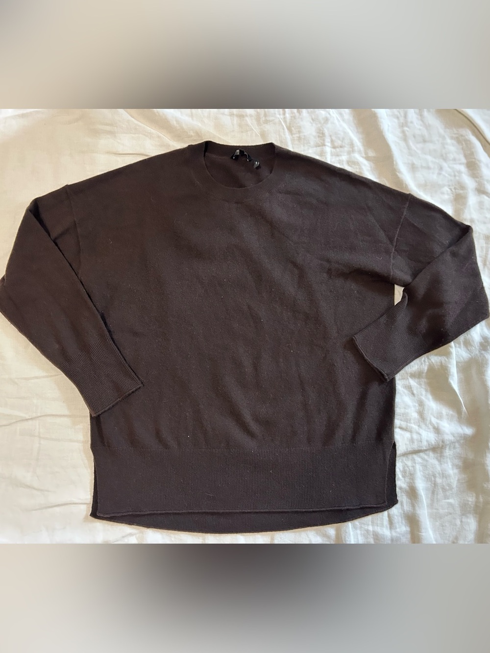 Theory Karenia Crewneck Cashmere Sweater in Dark Brown Mink
